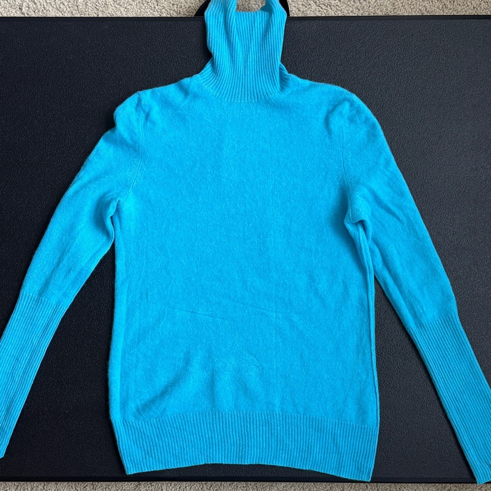 Aqua 100% Cashmere Turtleneck S/6